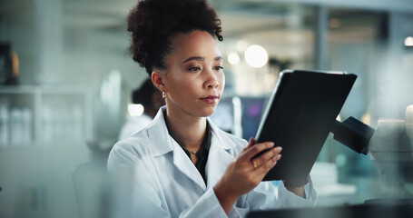 Aufkleber - Woman, tablet and scientist in lab for test results, research and study on genetic analysis. Female person, biology investigation and internet for experiment update, check science and night for plan