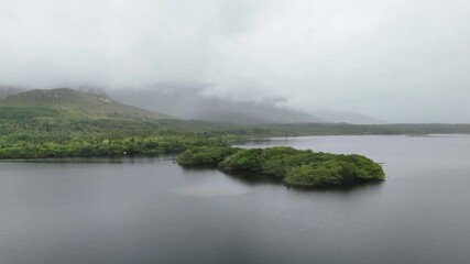 Wall Mural - survol des lacs et montagne du Connemara le long des routes