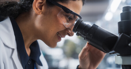 Aufkleber - Portrait of a Beautiful Hispanic Student Working on a Research Project in University. Medical Research Scientist Looking at Biological Samples Under a Microscope in an Applied Science Laboratory