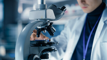 Aufkleber - Medical Research and Development Laboratory: Close Up of a Male Scientist Preparing a Biological Sample in a Petri Dish in a Microscope in an Advanced Biotechnology Lab