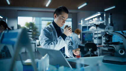 Aufkleber - Biology Research Scientist Applying a Molecular Sample with a Micro Pipette and Researching Under a Microscope in a Science Laboratory. Young Lab Engineer in White Coat Working on Vaccine Products