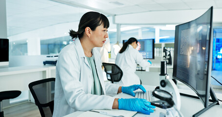 Aufkleber - Scientist, woman and reading by computer in lab with medical research, review or solution with pharma job. Person, pc and feedback with stats for drugs, chemical or vaccine development for mpox virus
