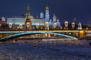 Wall Mural - moscow kremlin, embankment of moscow river with christmas decoration at night in moscow, russia. arc
