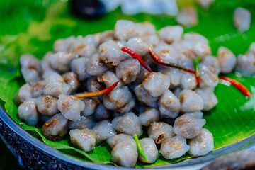 Known for their vibrant beauty, delicate sweetness, and mouthwatering delicious taste, Thai desserts are a celebration of Asia’s treasured local culinary arts.