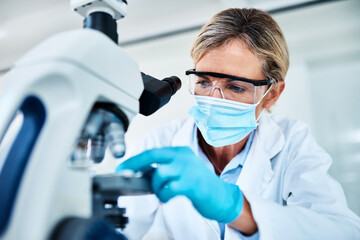 Aufkleber - Mature woman, scientist and microscope with face mask in science lab for medical research or study. Female person, tech and innovation in pharmaceuticals, chemistry or biology for vaccine or progress