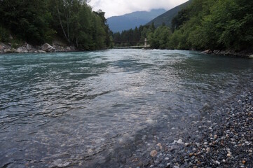 Poster - View of a beautiful river in a mountainous and wooded area.