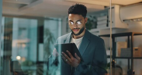 Leinwandbilder - Businessman, trader and night with tablet for investment, research or corporate finance at office. Happy man, employee or investor working late with smile on technology for financial app at workplace
