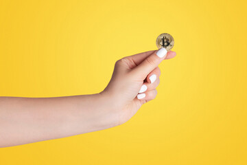 Fototapete - Closeup of millennial woman holdng bitcoin on light background