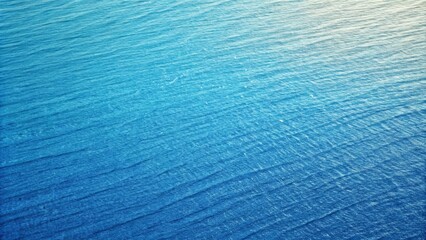 Poster - The water is calm and blue