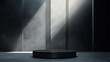 © Gabriel - Um pedestal de pedra escura em um cenário com luz natural para fotografia de produtos