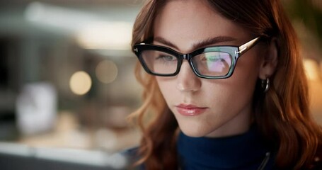 Aufkleber - Tablet, reading and business woman in office to scroll, check email or campaign results at night. Technology, glasses and creative worker on app for ads, promo and social media marketer in startup