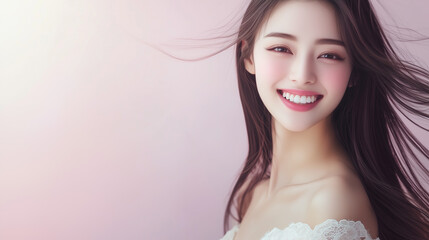 Aufkleber - 笑顔のかわいいアジア人女性モデル。美しい髪が靡き、美しい肌が輝く美容ポートレート。