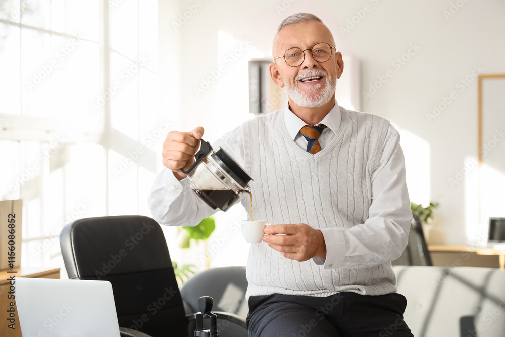 Senior businessman pouring coffee from pot into cup in office