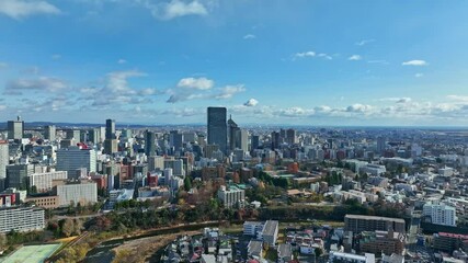 Aufkleber - ドローン、空撮、都市、社会、ビル群、建設、パノラマ、展望、時代、ビジネス、青空、俯瞰、ハイアングル、地平線、風景、景色、景観、上から見た、見下ろす、現代、都会、建築、ビル、不動産、高層ビル、摩天楼、日本、町並み、街、観光、旅行、コピースペース、昼間、晴れ、河川、住宅、住宅地、絶景、暮らし、地域、行政、自治体、地方、公共、産業、インフラ、交通、環境、60p、自然