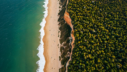  Côtière contrastée entre mer et forêt
