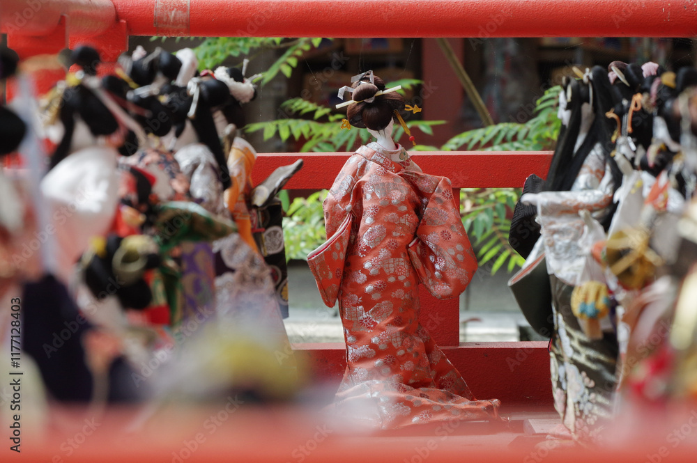 立ち並ぶ日本人形Stock Photo | Adobe Stock