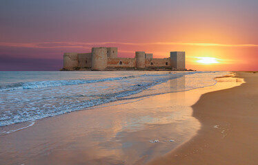 Wall Mural - The maiden's castle (Kiz Kalesi) at sunset - Mersin, Turkey