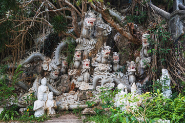 Wall Mural - Dragon Statue in the Marble Mountains of Da Nang, Vietnam.