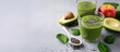 © ochikosan - アボカド、ほうれん草、リンゴ、チアシードのベジタリアン向けのヘルシーなグリーンスムージー。（A healthy vegetarian green smoothie with avocado, spinach, apple and chia seeds.）
