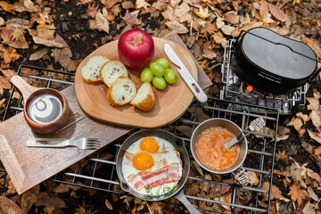 Wall Mural - キャンプの食事　Outdoor and camping breakfast set