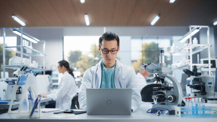 Aufkleber - Genetic Research Scientist Working on a Laptop Computer in an Applied Science Laboratory. Portrait of a Handsome Young Multiethnic Lab Engineer in White Coat at Work