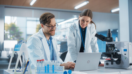 Aufkleber - Scientists Working Together on a Research Project. Young Man and a Female in Modern Medical Laboratory Talking About Vaccine Development Methods, Gene Editing Studies, Biotechnology Breakthroughs