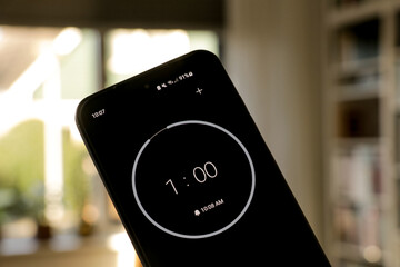 a phone with a black and white 1-minute timer to study with the pomodoro method on a blurry backgrou