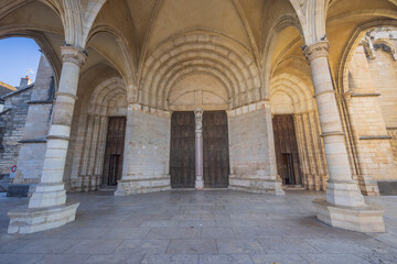 Wall Mural - Basilique Notre-Dame de Beaune, Beaune, Burgundy, France