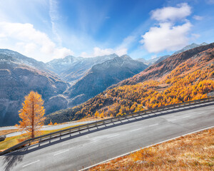 Wall Mural - breathtaking view of grossglockner high alpine road at autumn.