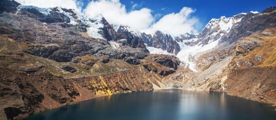 Wall Mural - Lake in Cordillera