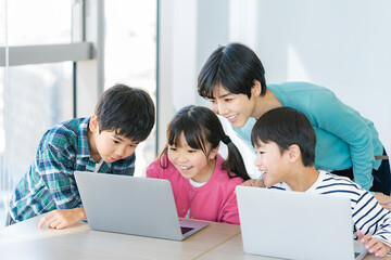 撮影協力：学校法人電波学園　東京電子専門学校