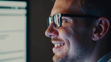 Fototapete - Focused man working on computer during night, engaged in digital tasks and problem solving
