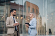 © Zamrznuti tonovi - Business people having conversation during coffee break outdoors