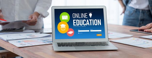 Leinwandbilder - E-learning website with brisk sofware for student to study online on the internet network