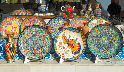 Wall Mural - Colorful traditional painted plates and cups in bazaar in Uzbekistan, Asia