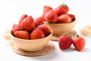 Wall Mural - Strawberry fruit in wooden bowl on white background