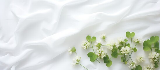 Aufkleber - Delicate white backdrop featuring an arrangement of white clover and a rare four-leaf clover on the lower right providing ample blank space