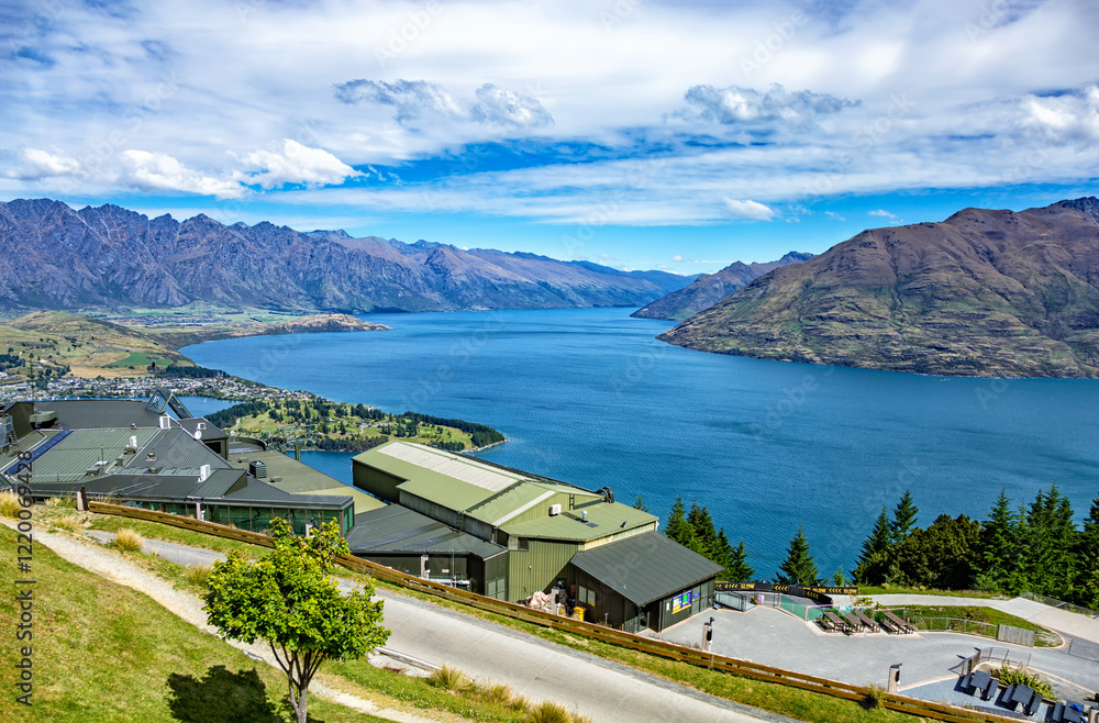 Queenstown with Lake Wakatipu, Otago, South Island, New Zealand ...