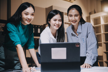 Canvas Print - Group of young asian creative business brain storm meeting presentation,discussing roadmap to product launch, planning,strategy,new business development,working with new startup project in office.