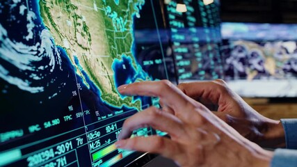 Leinwandbilder - Interactive map exploration in a modern tech hub showcasing geographic data and analysis methods