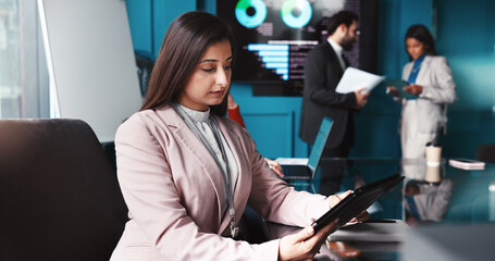 Fototapete - Research, serious and woman with tablet, office and analysis of industry trends for trading and data analyst. Corporate, people and statistician with info for investment, planning or stock market