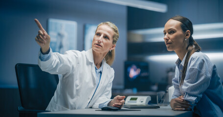 Leinwandbilder - Physician And Patient Having a Conversation. Mock Up Template for a Futuristic 3D Visualization of Medical Technology. AI Neural Biosensor Data, Precision Diagnostics, Personalized Medicinal Therapy