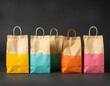 © Leonardo - Bolsas de papel con diferentes colores