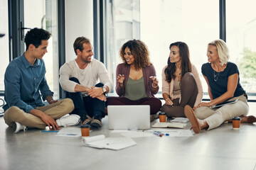 Leinwandbilder - Office, floor and business people with laptop for discussion, planning and news ideas for publication. Creative agency, teamwork and journalists with conversation for transcript, trends and newsroom