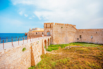 Wall Mural - Ortigia island, old cityspace town with turquoise sea of Syracuse. Small island on Sicily, Italy. Castello Maniace