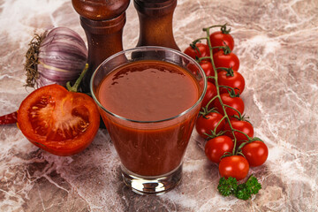 Poster - Fresh tomato juice in the glass