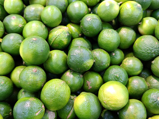 Group of lemon selling in market