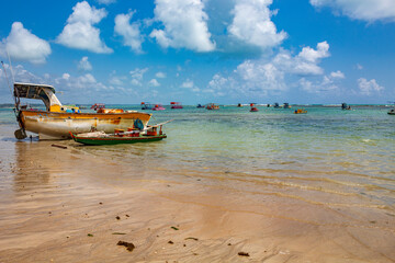 Wall Mural - barco ancorado e as Piscinas Naturais da Ponta Verde praia de Ponta Verde, Maceió - AL BR 