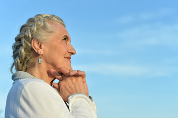 Canvas Print - Portrait of a beautiful elderly woman in the park