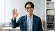 © ochikosan - 笑顔で手を振っているビデオ通話中の男性。（A man on a video call smiling and waving.）